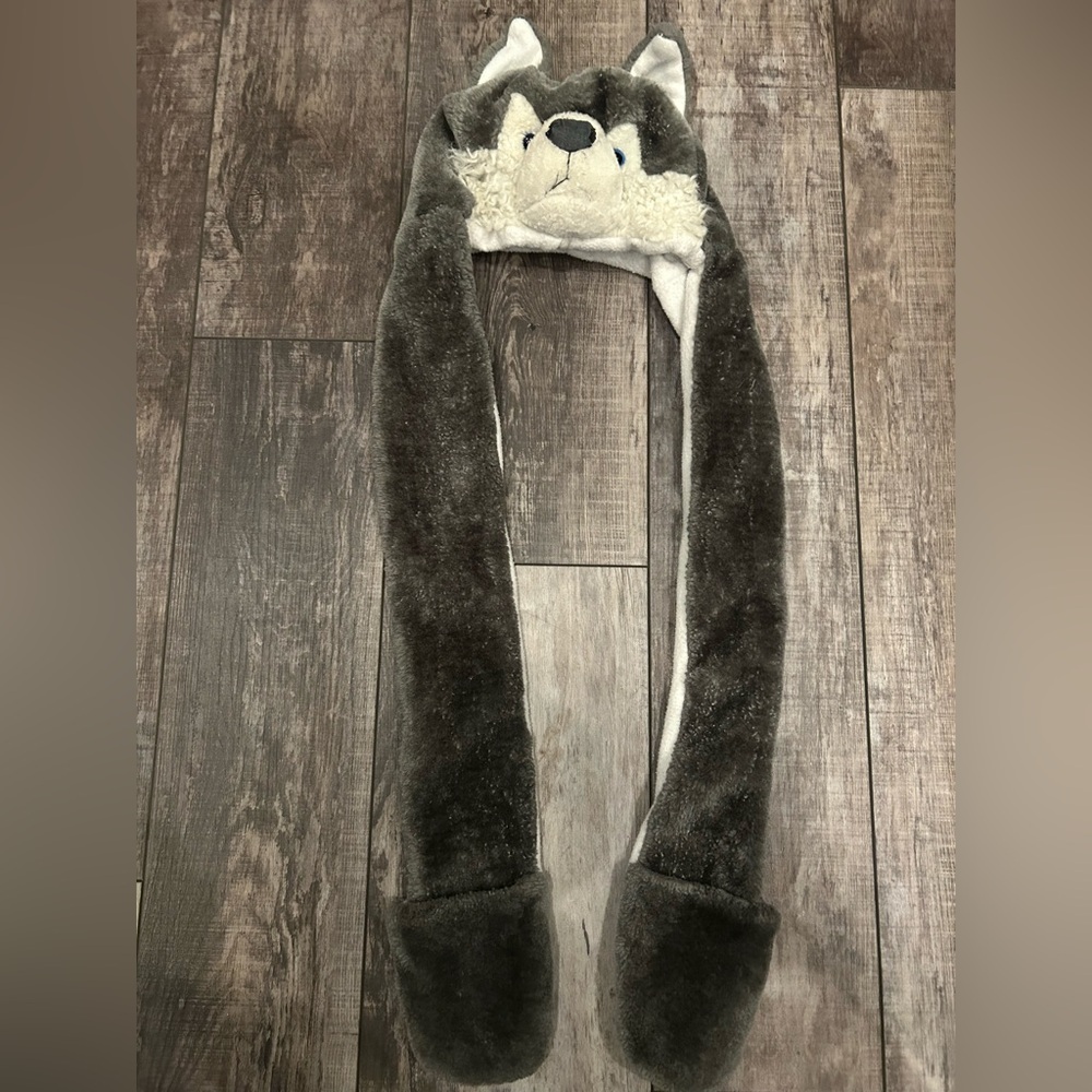 Kid’s Gray & White Plush Husky/Wolf Hat with built in scarf and mittens